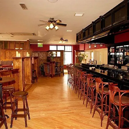 מלון Clonakilty Hotel קלונקילטי